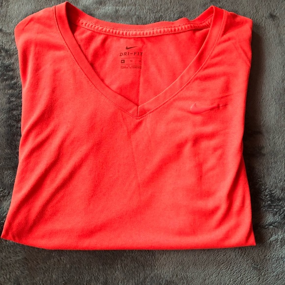 Nike Dri-Fit T- Shirt - Picture 1 of 3